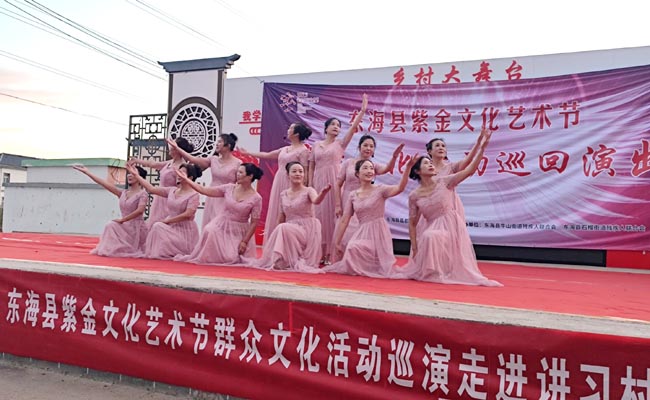 讲习村演出现场.jpg 讲习村演出现场.jpg