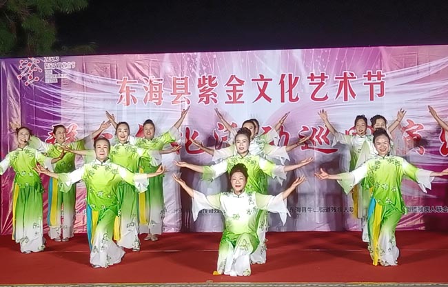 演出现场.jpg 演出现场.jpg