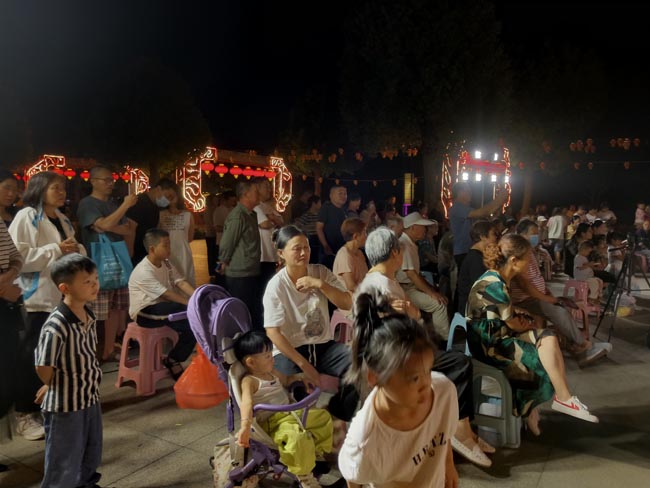 观众.jpg 观众.jpg